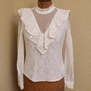 BEAUTIFUL OFF WHITE EMBOSSED LACE BLOUSE SIZE M